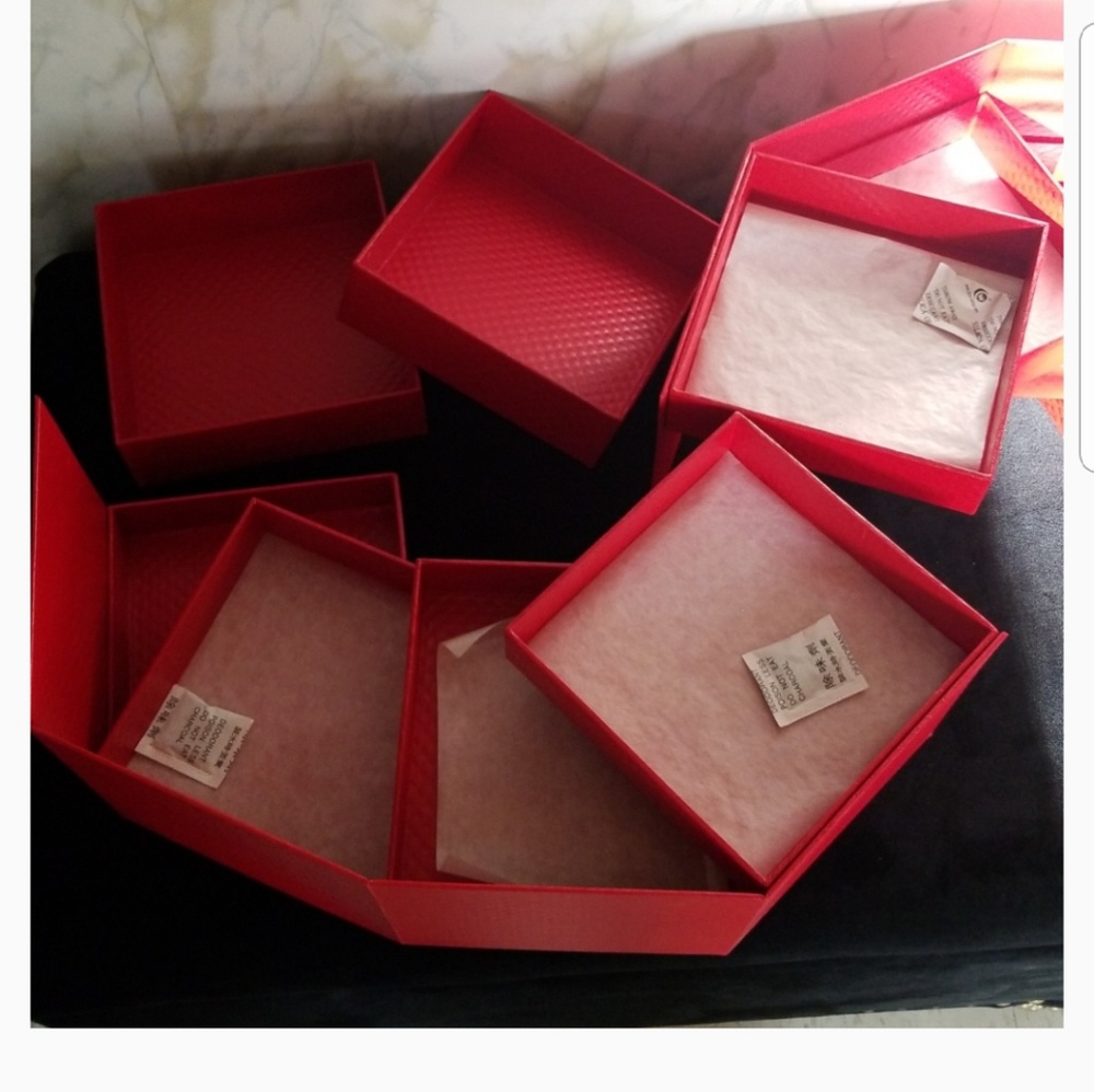 BOXES - Picture 4 of 4
